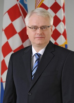 AUTOGRAF Ivo Josipović službena