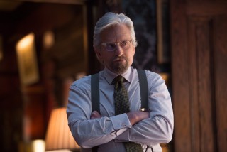 Michael Douglas ostavlja u Marvelovim pričama jači trag nego čak i Robert Redford, i to ne samo zbog uloge koju njegova čestica ima u okvirnoj mitologiji: kao Hank Pym, on utjelovljuje onaj odlazak za korak-dva predaleko u potrebi da se voljeno sačuva po svaku cijenu, što je jedan od lajtmotiva franšize