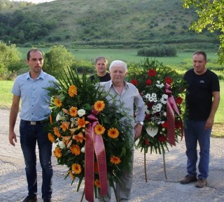 Polaganje vijenaca u Trupinjaku